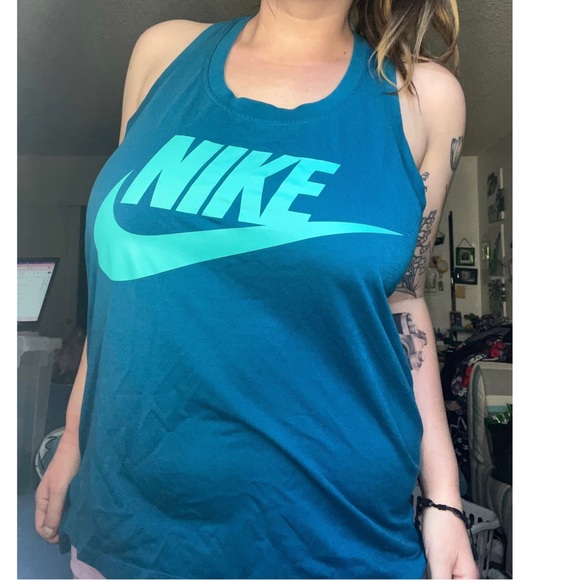 Nike Tank - Picture 2 of 5